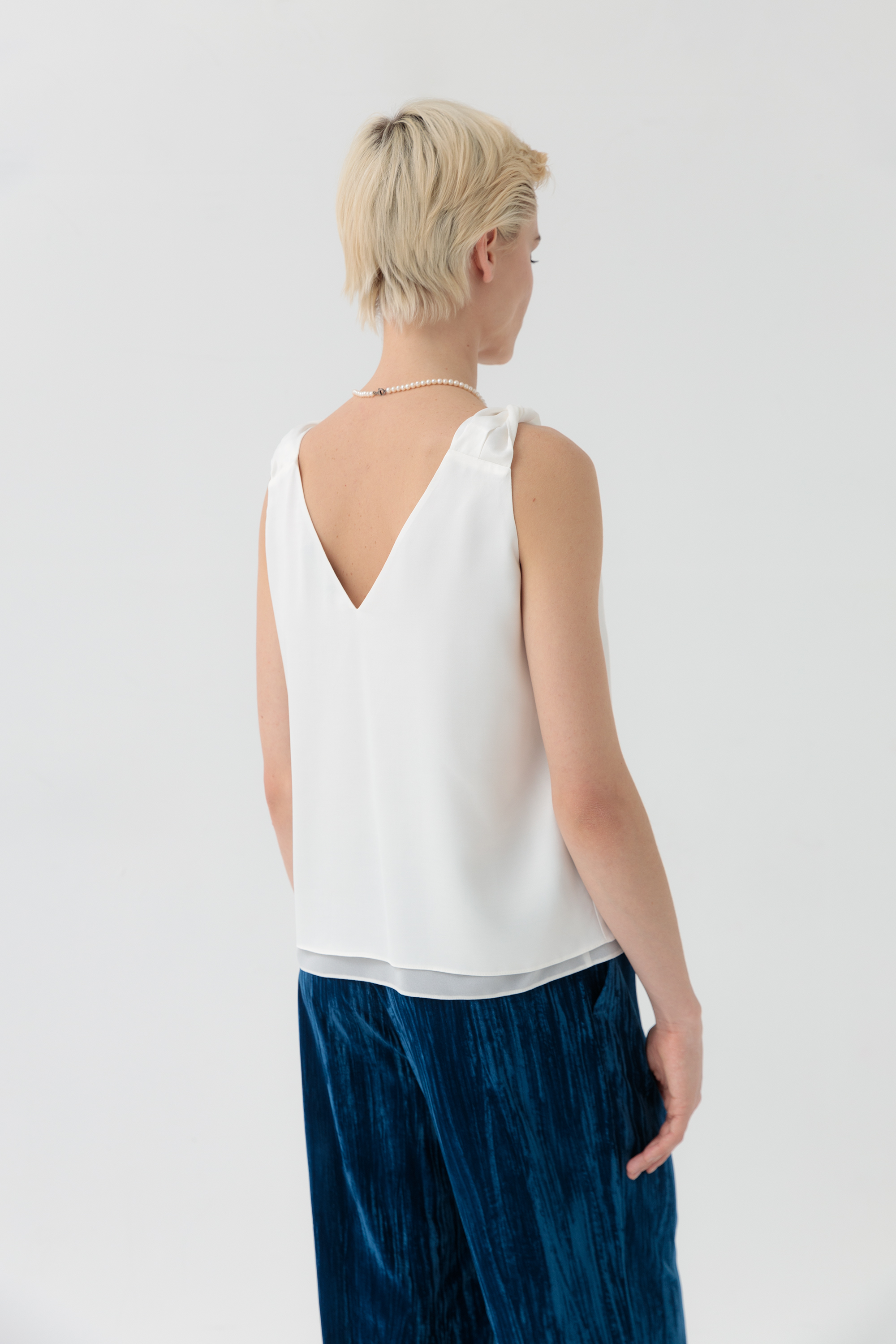 Топ с перекрученными бретелями Стельвио