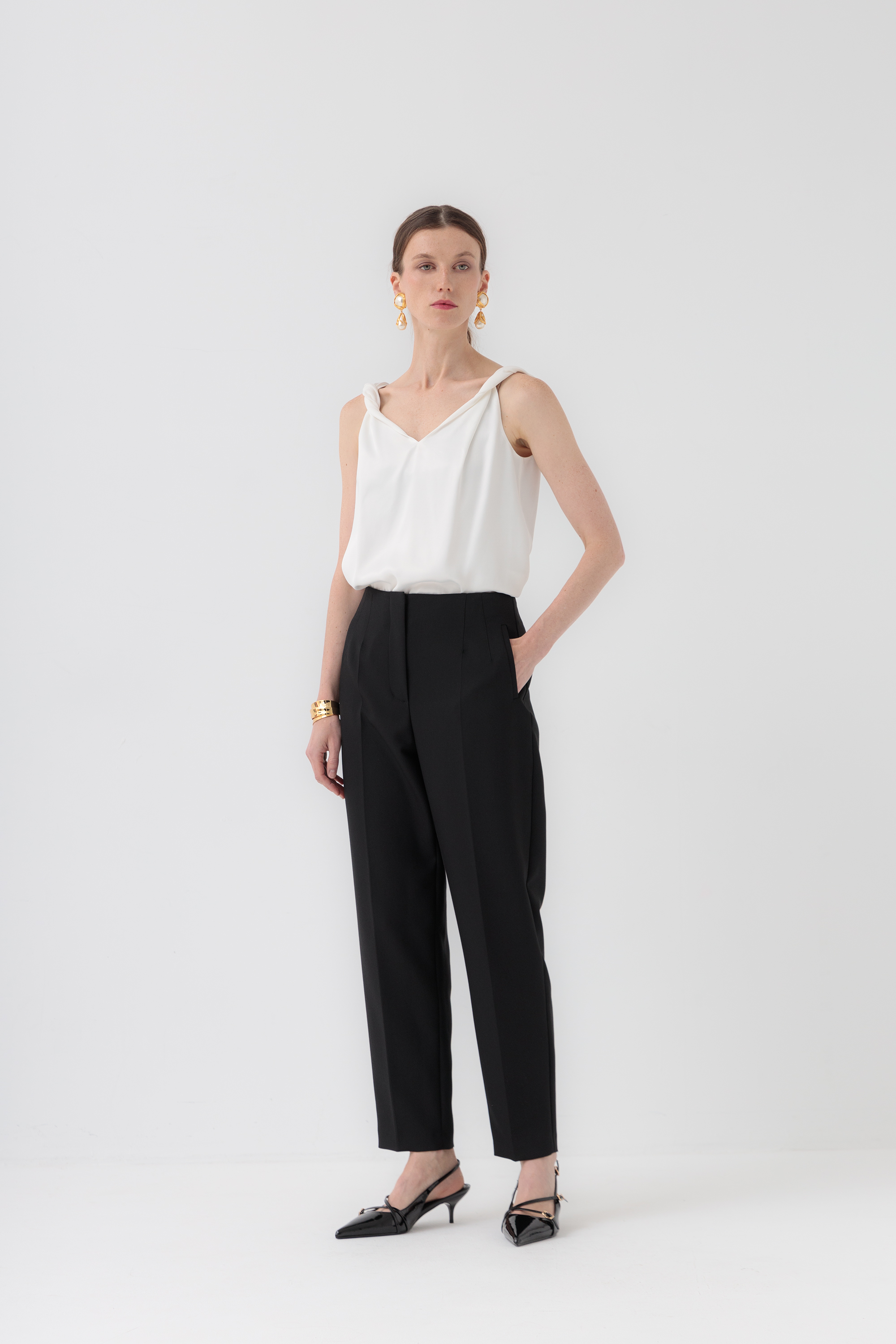 Топ с перекрученными бретелями Стельвио