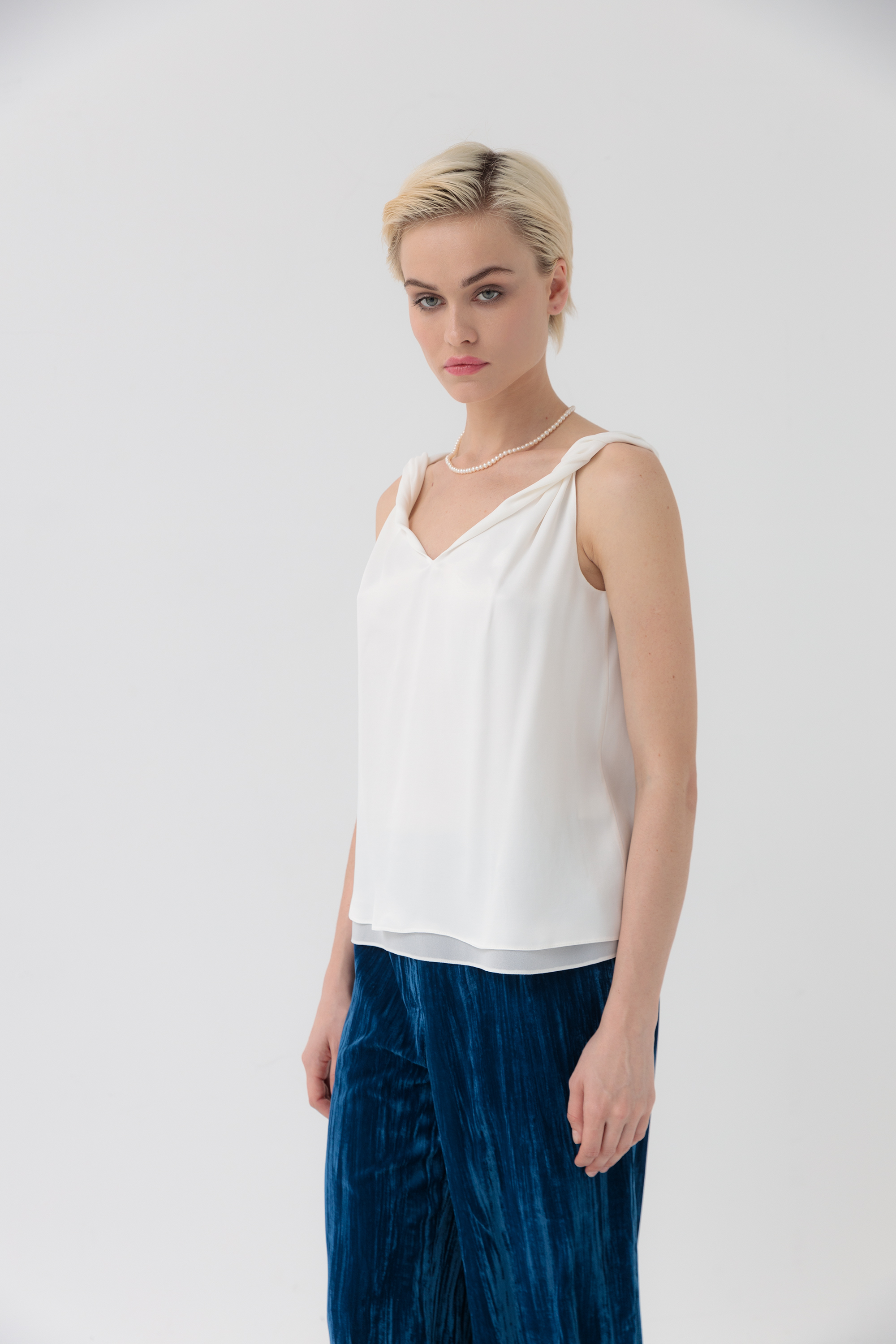 Топ с перекрученными бретелями Стельвио